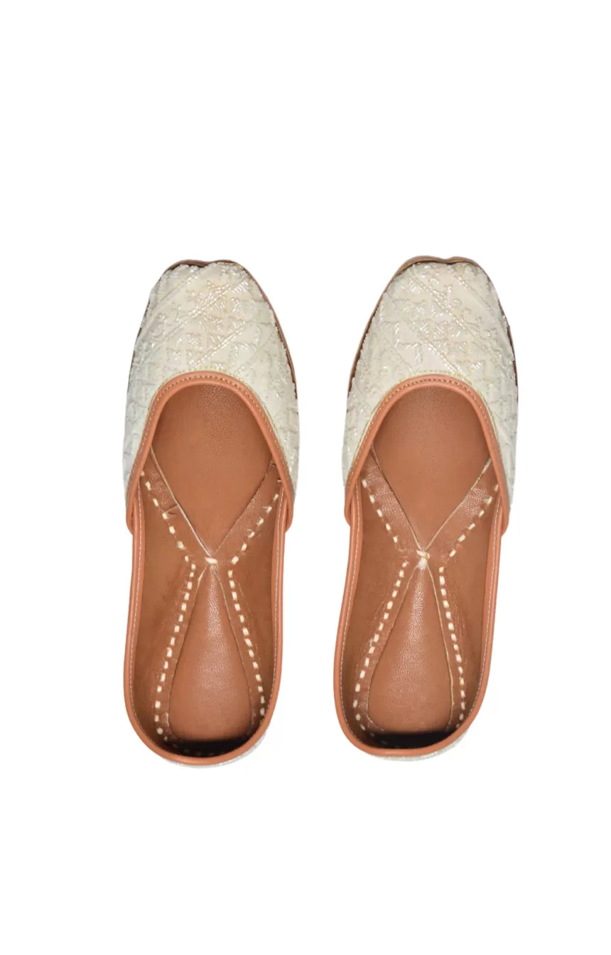 pakistani khussa white