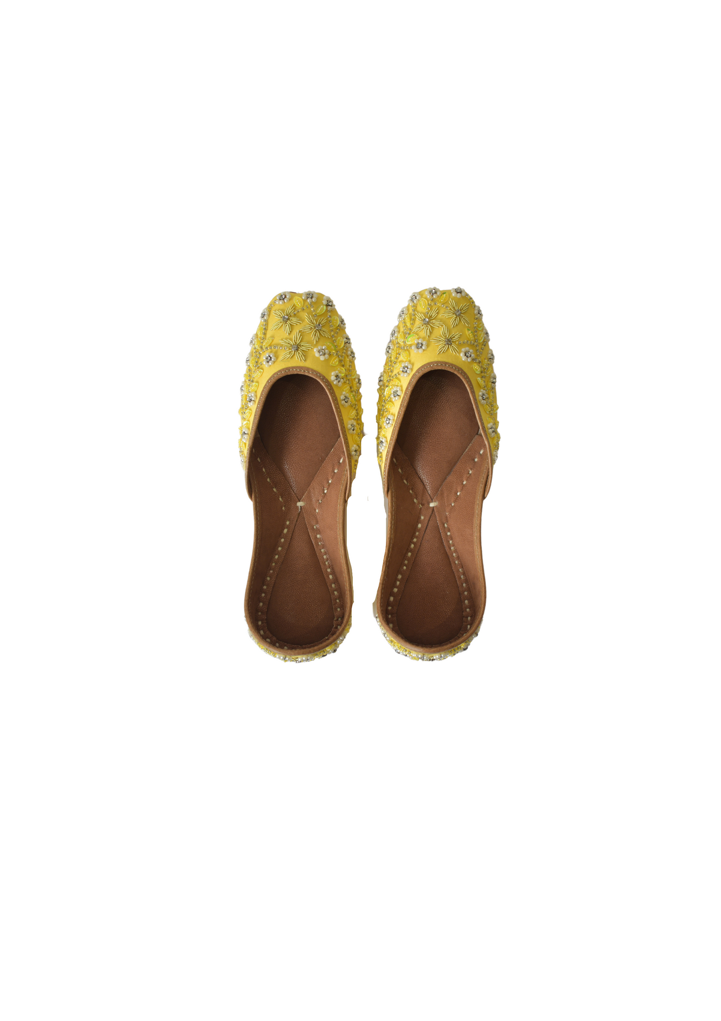 brides haldi mojari